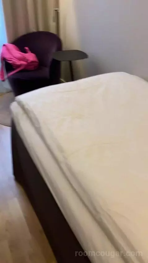 Standard Queen Room bed picture #11