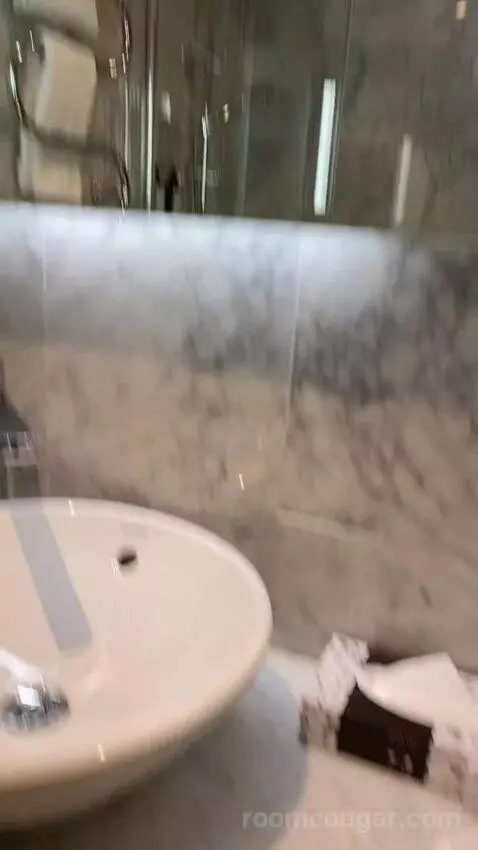 Standard Queen Room bathroom picture #4