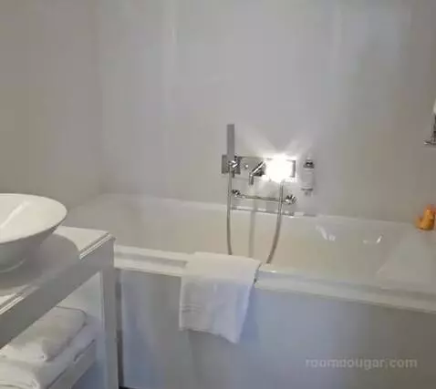 Standard bathroom picture #5