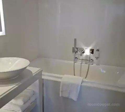 Standard bathroom picture #7