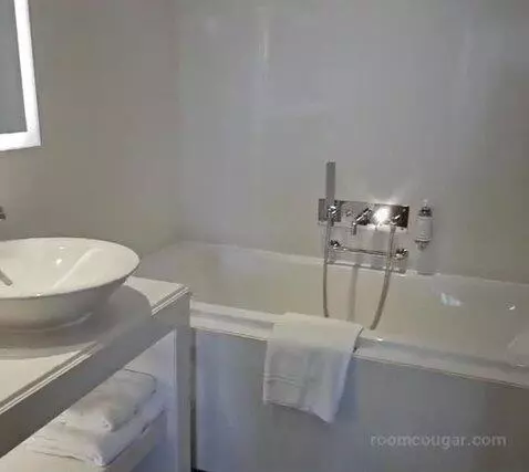 Standard bathroom picture #8