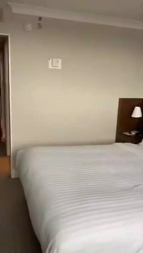 Superior King Room bed picture #9