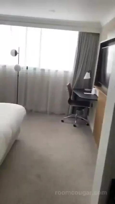 Superior King Room bed picture #2