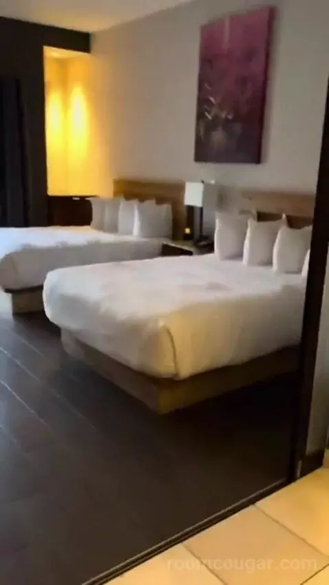 Deluxe King Room bed picture #7