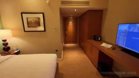 Superior King Room bed picture #9