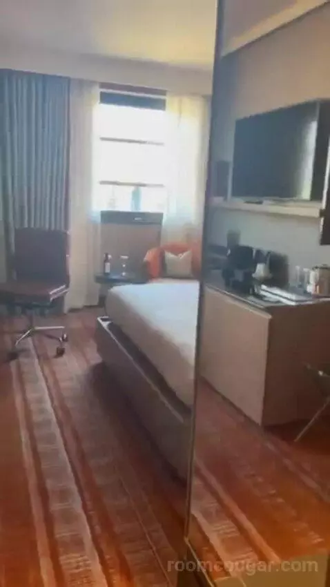 King Room bed picture #3