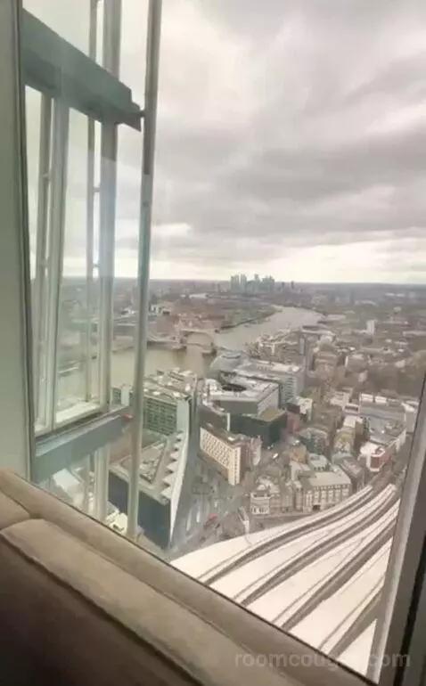 Iconic King Room with City View view picture #9