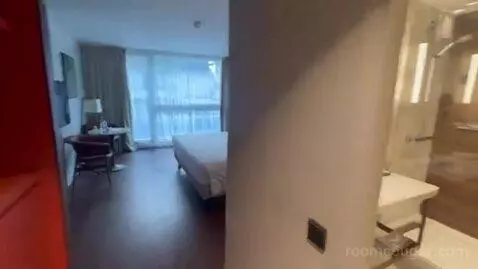 Classic Room with Courtyard View, King Bed bed picture #2