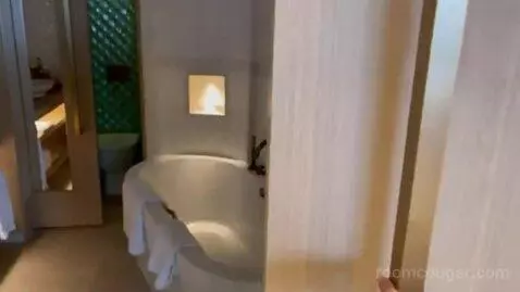 One Bedroom Ocean View Suite with Private Terrace - Includes Daily Breakfast & Afternoon Tea, Evening Drinks & Canapes, Club Lo bathroom picture #1