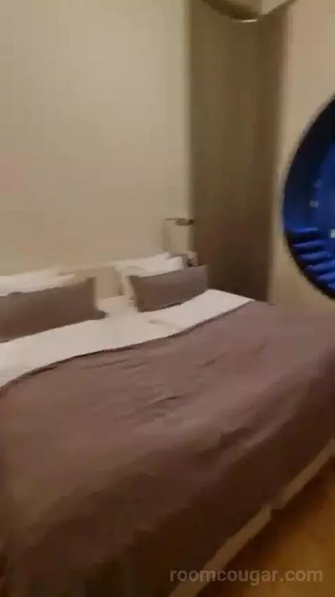 Deluxe Double Room with Round Window bed picture #4