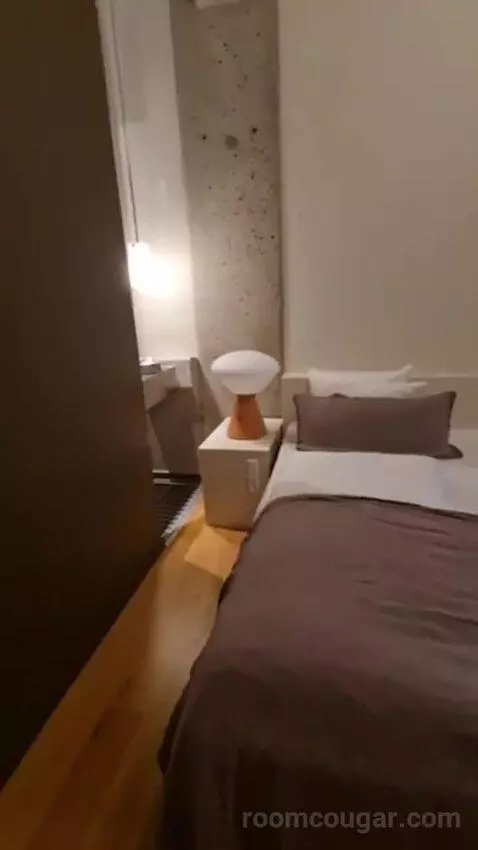 Deluxe Double Room with Round Window bed picture #7