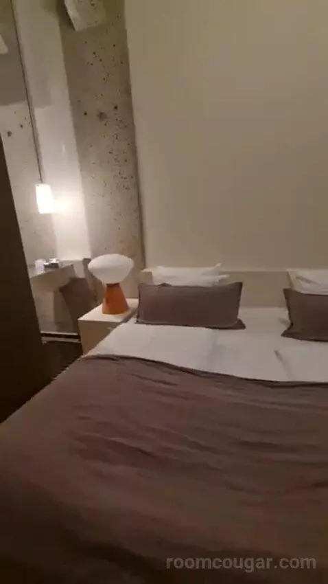 Deluxe Double Room with Round Window bed picture #10