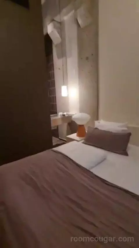 Deluxe Double Room with Round Window picture #15