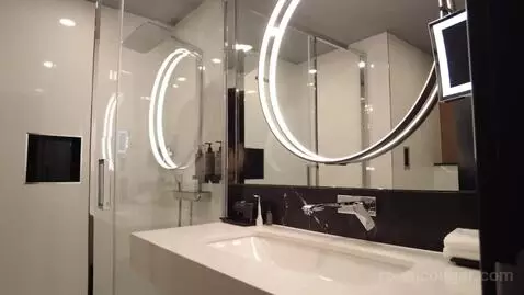 Feeling Superior, Guest Room, King, City View bathroom picture #2
