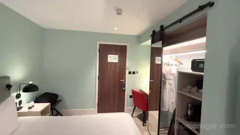 King Room with Balcony - High Floor bed picture #8