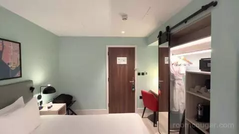 King Room with Balcony - High Floor bed picture #11