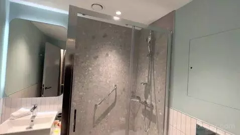 King Room with Balcony - High Floor bathroom picture #5