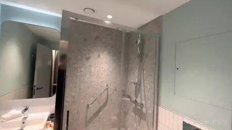 King Room with Balcony - High Floor bathroom picture #6