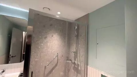 King Room with Balcony - High Floor bathroom picture #7