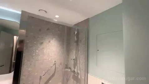 King Room with Balcony - High Floor bathroom picture #8
