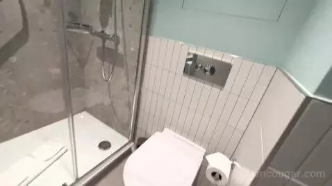 King Room with Balcony - High Floor bathroom picture #11