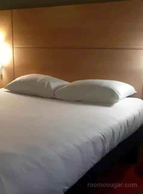 Double Room bed picture #5
