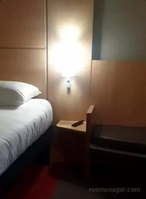 Double Room bed picture #7