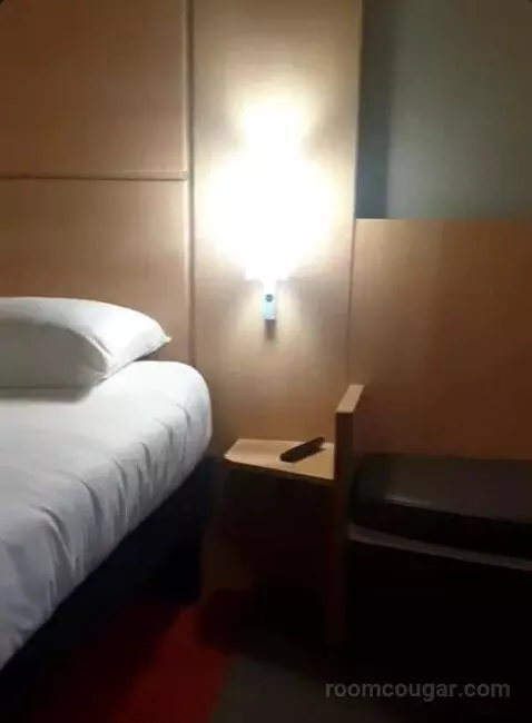 Double Room bed picture #9