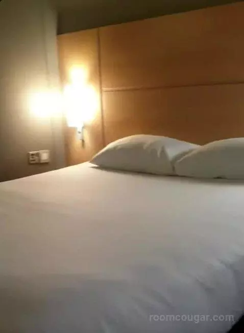 Double Room bed picture #10