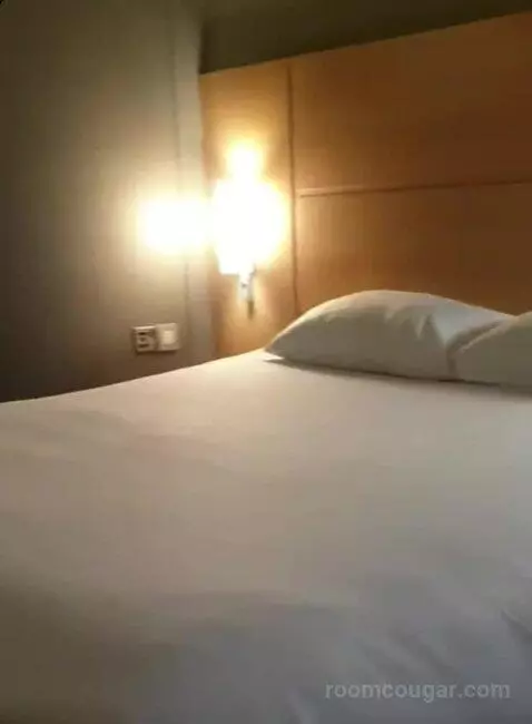 Double Room bed picture #11