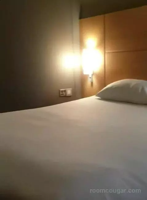 Double Room bed picture #12