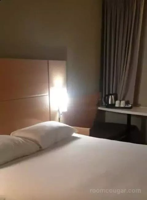 Double Room bed picture #2
