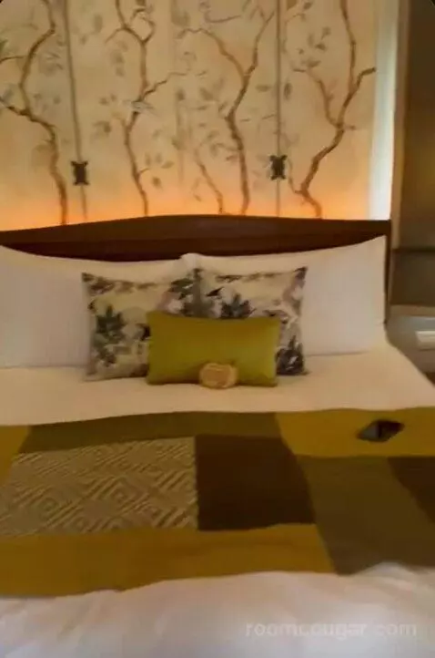 Anantara Pool Suite bed picture #7
