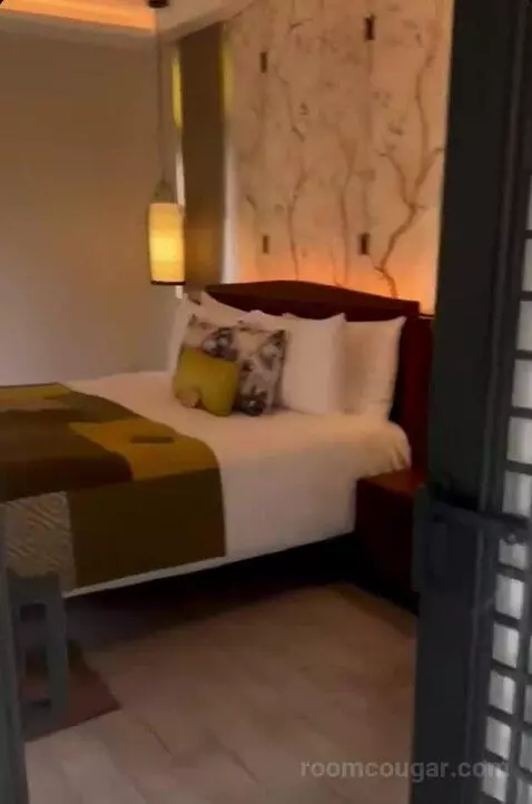 Anantara Pool Suite bed picture #10