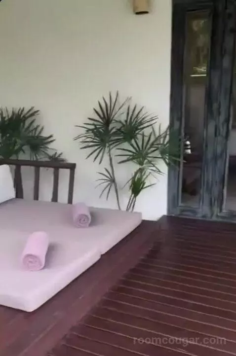Anantara Pool Suite bed picture #1