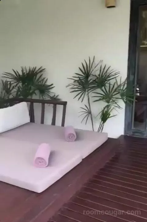 Anantara Pool Suite bed picture #2