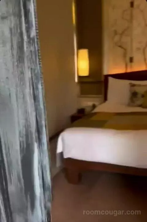 Anantara Pool Suite bed picture #4