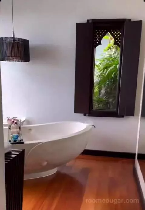 Island Ocean Pool Villa King bathroom picture #6