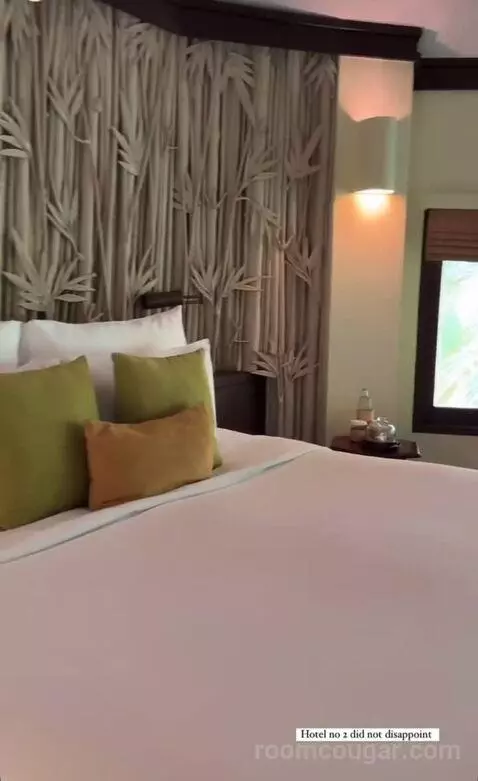 Deluxe Pavilion (90 Sqm, Two-Storey Building with Garden View) bed picture #11