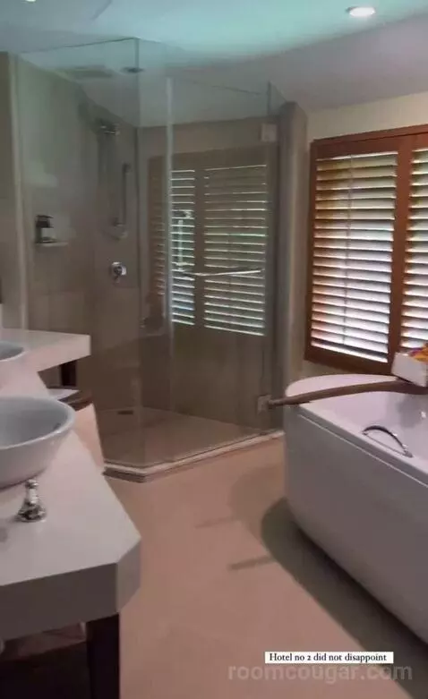 Deluxe Pavilion (90 Sqm, Two-Storey Building with Garden View) bathroom picture #2