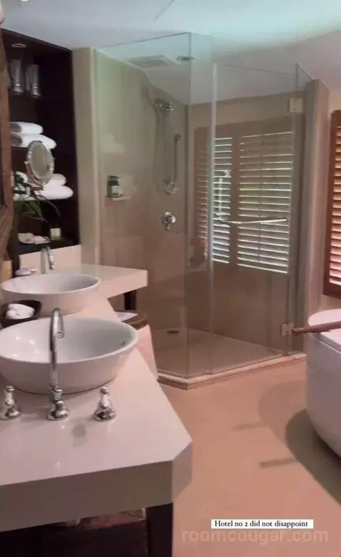 Deluxe Pavilion (90 Sqm, Two-Storey Building with Garden View) bathroom picture #4
