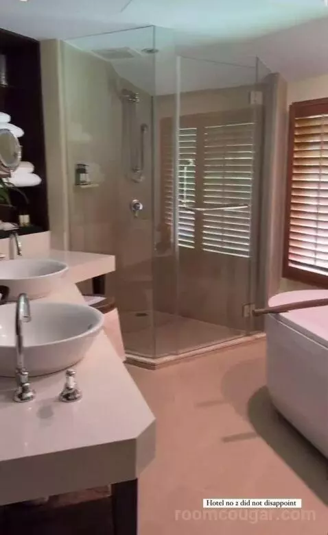 Deluxe Pavilion (90 Sqm, Two-Storey Building with Garden View) bathroom picture #6