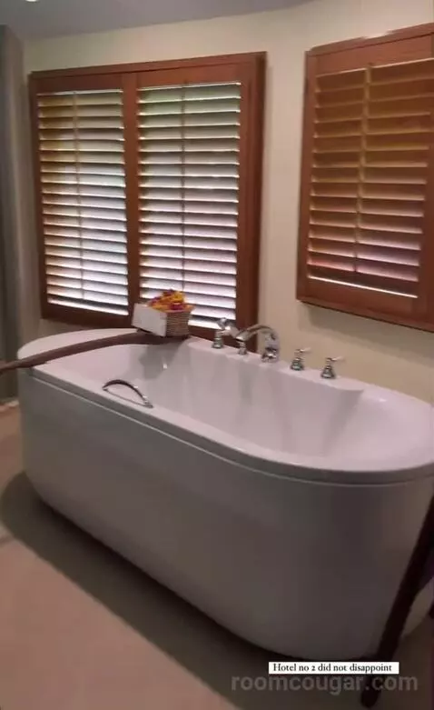 Deluxe Pavilion (90 Sqm, Two-Storey Building with Garden View) bathroom picture #8