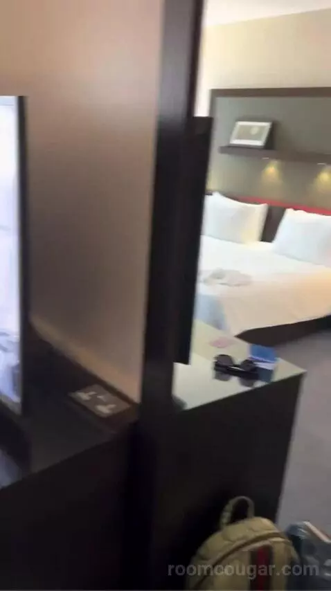 Executive King Room bed picture #6