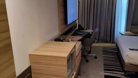 Superior Double Room with City View bed picture #1