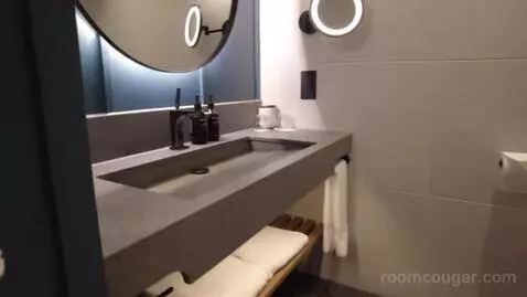 King Gantry Room bathroom picture #3