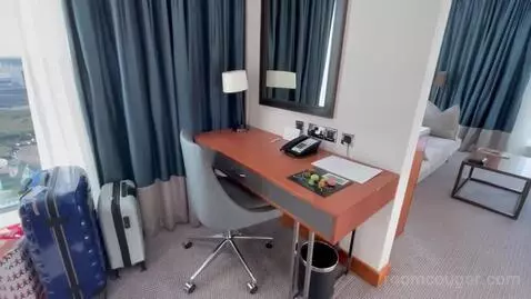 Junior King Suite with City View bed picture #6