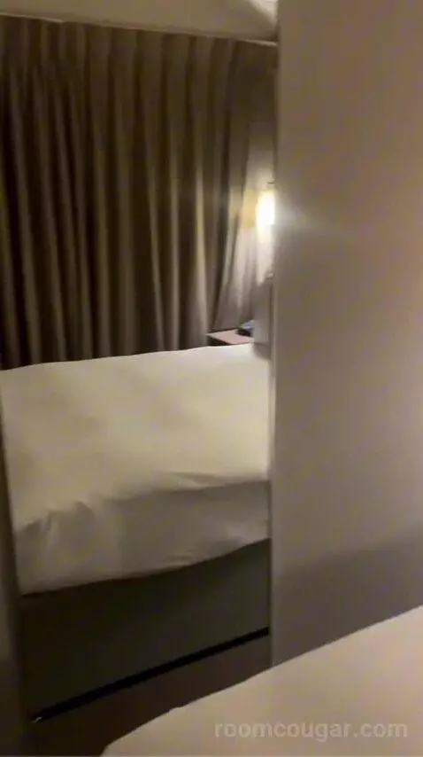 Deluxe Queen Room with View bed picture #5