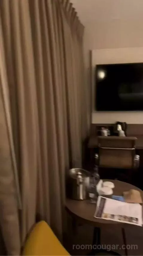 Deluxe Queen Room with View bed picture #7