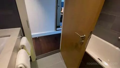 King Room with City View bathroom picture #10